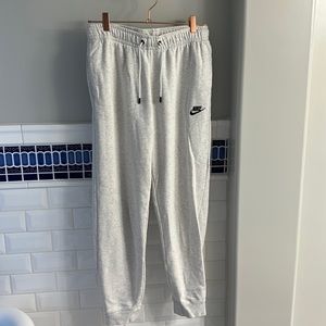 Nike sportswear essential fleece jogger pant in birch heather